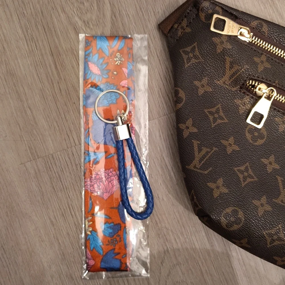 🆕2PC Luxury Print Twill Scarf w Matching Blue Keychain Lot NWT